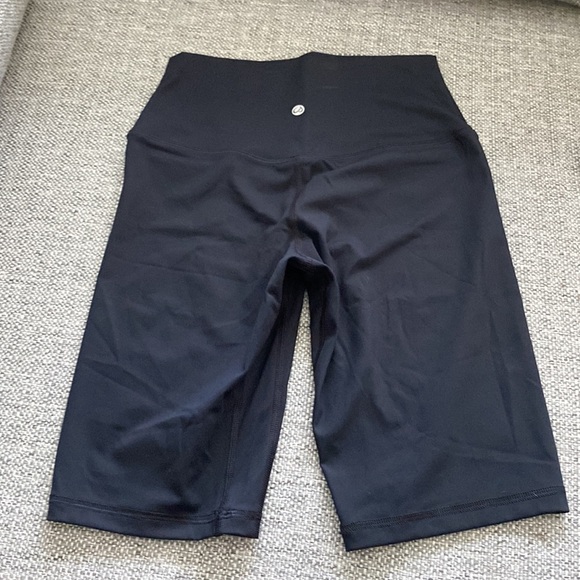 EUC CRZ YOGA XS Naked Feeling Biker Shorts 8 Inches High Waisted Black - Picture 2 of 5